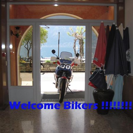 Piccolo Hotel Direkt Am See Brenzone sul Garda Exterior foto