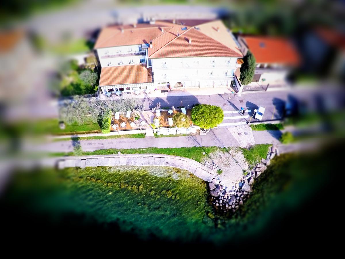 Piccolo Hotel Direkt Am See Brenzone sul Garda Exterior foto