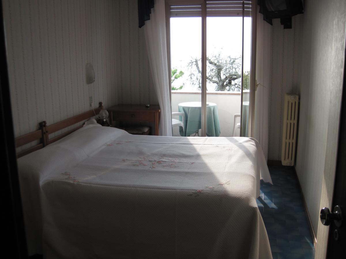 Piccolo Hotel Direkt Am See Brenzone sul Garda Exterior foto