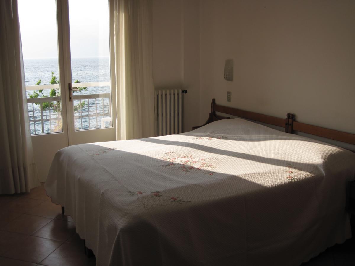 Piccolo Hotel Direkt Am See Brenzone sul Garda Exterior foto