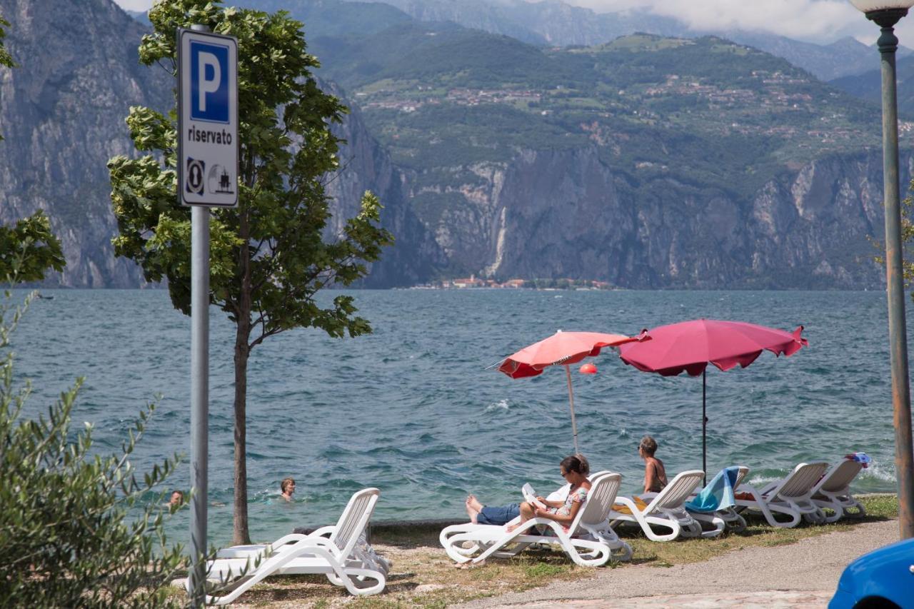 Piccolo Hotel Direkt Am See Brenzone sul Garda Exterior foto